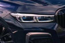 p90348942_highres_the-new-bmw-750i-xdr.webp
