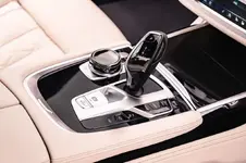 p90348955_highres_the-new-bmw-750i-xdr.webp