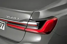 92-bmw-7-series-official-reveal-rear-lights.webp
