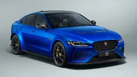 jaguar-xe-sv-project-8-loses-rear-wing-to-become-the-xe-sv-project-8-touring_3.webp