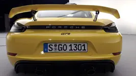 S0-porsche-718-cayman-gt4-et-boxster-spyder-retour-du-bon-son-presentation-video-594530.webp