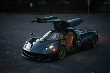 953cfb7e-pagani-huayra-auction-8.webp
