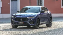 maserati_levante_trofeo_static_piazza_roma_modena_21.webp