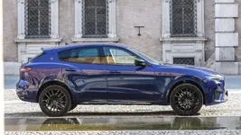 maserati_levante_trofeo_static_piazza_roma_modena_17.webp