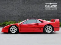 Ferrari-F40-Complete-with-books-and-tools.2434_5.webp