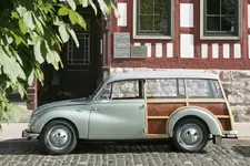 Mit-dem-DKW-F89-Universal-auf-der-Fachwerkstrasse-729x486-cc3449c415d7bcb1.webp