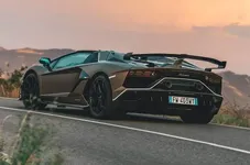 3-lamborghini-aventador-svj-roadster-2019-fd-hero-rear.webp