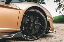 5-lamborghini-aventador-svj-roadster-2019-fd-alloy-wheels.webp