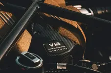 20-lamborghini-aventador-svj-roadster-2019-fd-engine-header.webp