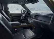 LR_DEF_20MY_110_Interior_100919_02.webp