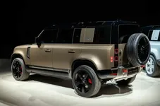 defender-2049.webp