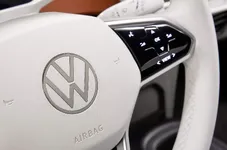 DB2019AU01082_large.webp