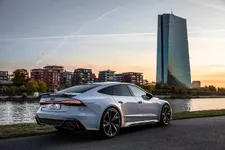 glacier-white-2020-audi-rs7-sportback-has-stormtrooper-looks_4.webp