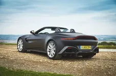 aston_martin_vantage_roadster_prototype_04.webp