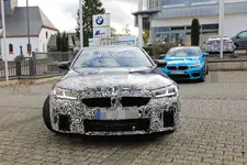 2021-bmw-m5-facelift-spotted-next-to-current-model-differences-are-subtle_4.webp