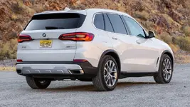 2019-BMW-X5-xDrive40i-rear-three-quarter-2.webp