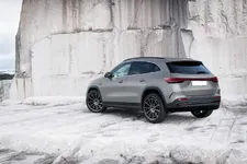 mercedes-eqa-rendered-as-streamlined-gla-crossover_1.webp