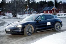 2020-porsche-taycan-cross-turismo-1.webp