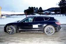 2020-porsche-taycan-cross-turismo-4.webp