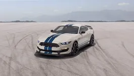 2020-ford-mustang-shelby-gt350-heritage-edition-pack-3.webp