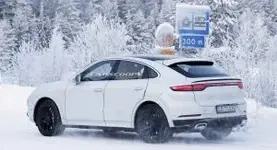 2020-porsche-cayenne-coupe-turbo-gt-spy-15-300x163.webp