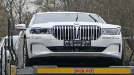 next-gen-bmw-7-series-test-mule-spy-photos.webp