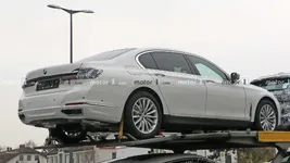 next-gen-bmw-7-series-test-mule-spy-photos.webp