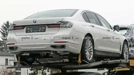 next-gen-bmw-7-series-test-mule-spy-photos.webp