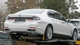 next-gen-bmw-7-series-test-mule-spy-photos.webp