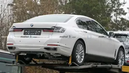 next-gen-bmw-7-series-test-mule-spy-photos.webp