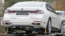 next-gen-bmw-7-series-test-mule-spy-photos.webp
