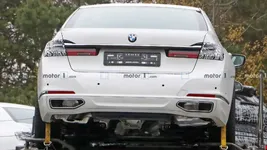 next-gen-bmw-7-series-test-mule-spy-photos.webp