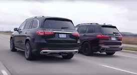 2020-mercedes-gls-and-emoji-eggplant-purple-bmw-x7-get-comparison-review_2.webp