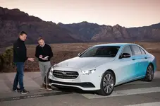 91-mercedes-e-class-2020-prototype-ride-gk-talking.webp