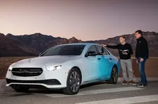 88-mercedes-e-class-2020-prototype-ride-gk-pointing.webp