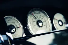 20_rolls_royce_dawn_2016_dials.webp