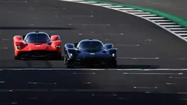 Aston Martin Valkyrie-3 (1).webp