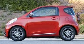 lead2-2012-scion-iq-review.webp