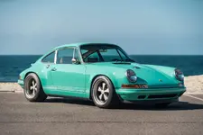 Porsche-911-Malibu-Singer-1.webp