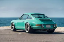 Porsche-911-Malibu-Singer-2.webp