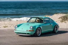 Porsche-911-Malibu-Singer-23.webp