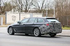 2021-bmw-5-series-sedan-touring-19.webp
