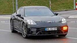 porsche-panamera-facelift-spy-photo.webp
