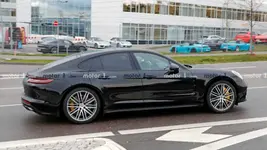 porsche-panamera-facelift-spy-photo.webp