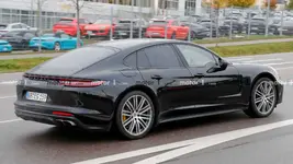 porsche-panamera-facelift-spy-photo.webp