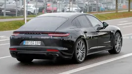 porsche-panamera-facelift-spy-photo.webp