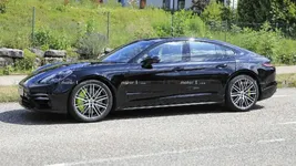 2021-porsche-panamera-facelift-spy-photo.webp
