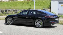 2021-porsche-panamera-facelift-spy-photo.webp