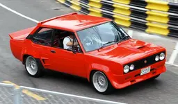 Fiat_131_Abarth%2C_Bangsaen_Speed_Festival_2007.webp