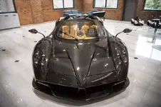 Pagani-Huayra-Roadster-2.webp